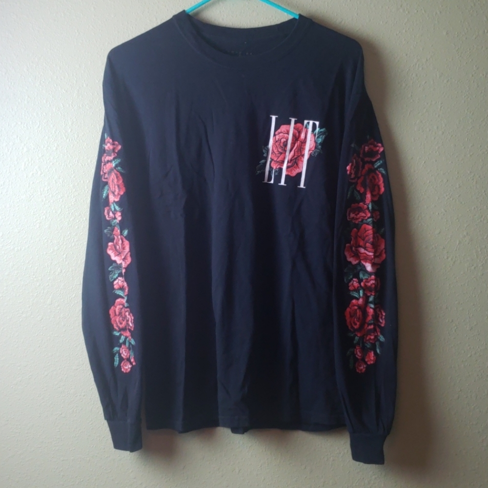Rose's Lit Tee